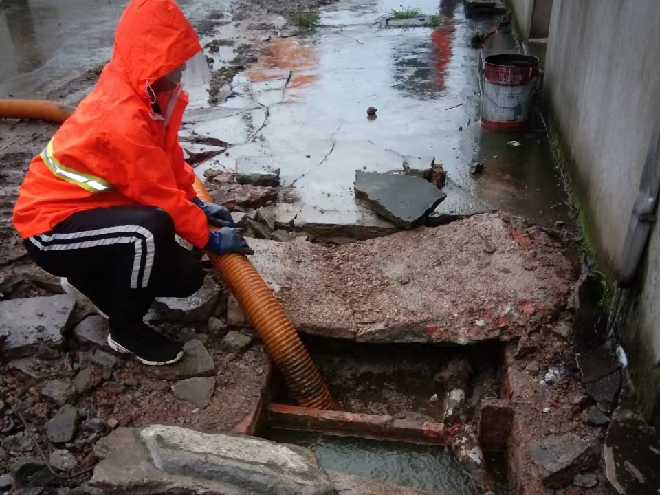 米脂专业清理污水池 炜誉市政以规范流程守护城市 “肠道”